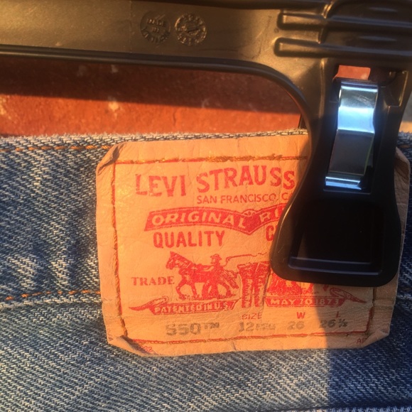 Vintage retro Levi’s distressed 550 relaxed fit denim jean shorts - Picture 5 of 8